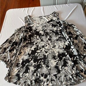 Monochrome Abstract Women's Tunic PeekABoo sleeves